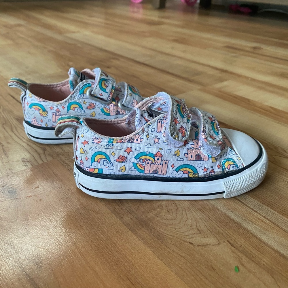 Girls size 6 converse toddler